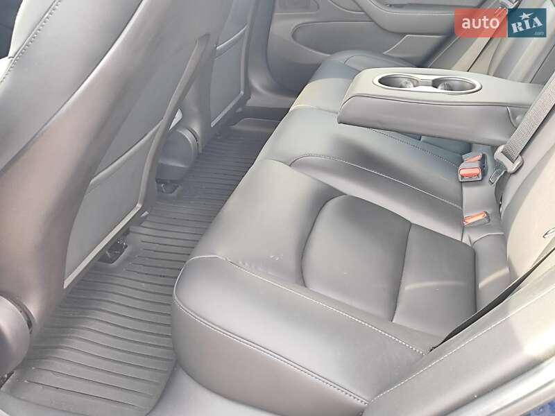 Седан Tesla Model 3 2019 в Львові
