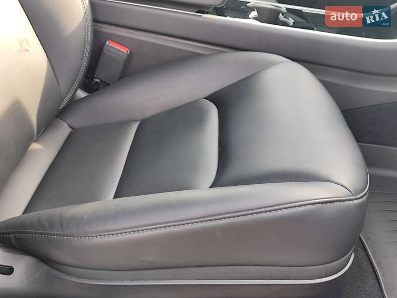 Седан Tesla Model 3 2019 в Львові