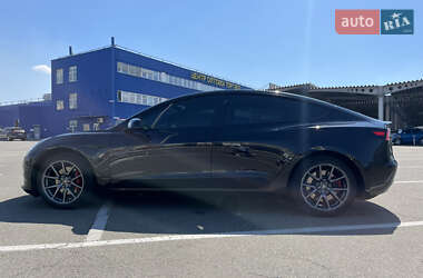 Седан Tesla Model 3 2021 в 