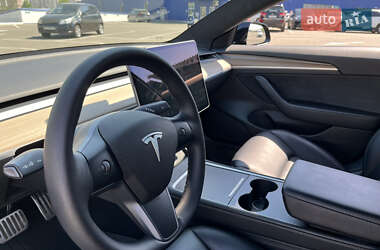 Седан Tesla Model 3 2021 в 