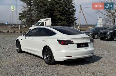 Седан Tesla Model 3 2020 в 