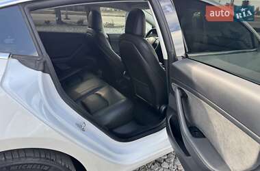 Седан Tesla Model 3 2020 в 