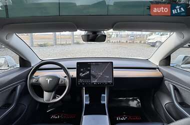 Седан Tesla Model 3 2020 в 