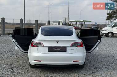 Седан Tesla Model 3 2020 в 