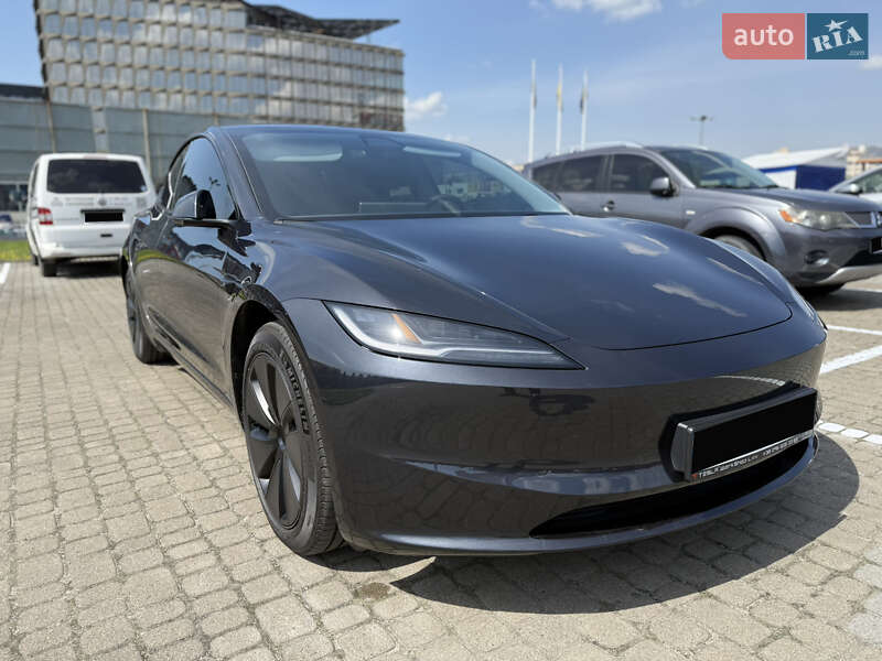 Седан Tesla Model 3 2024 в Львове