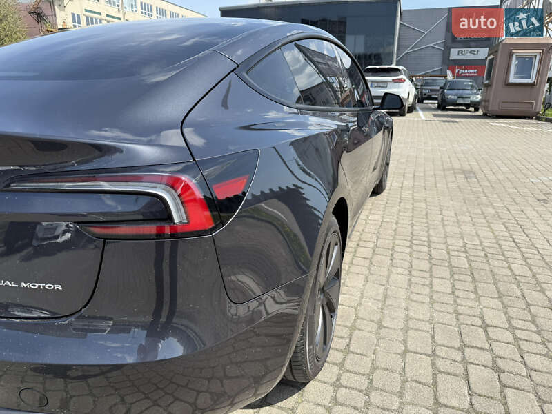 Седан Tesla Model 3 2024 в Львове