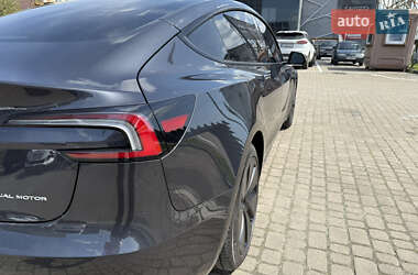 Седан Tesla Model 3 2024 в 