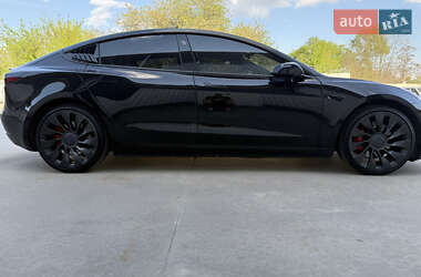 Седан Tesla Model 3 2022 в 