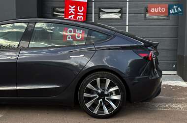 Седан Tesla Model 3 2024 в 