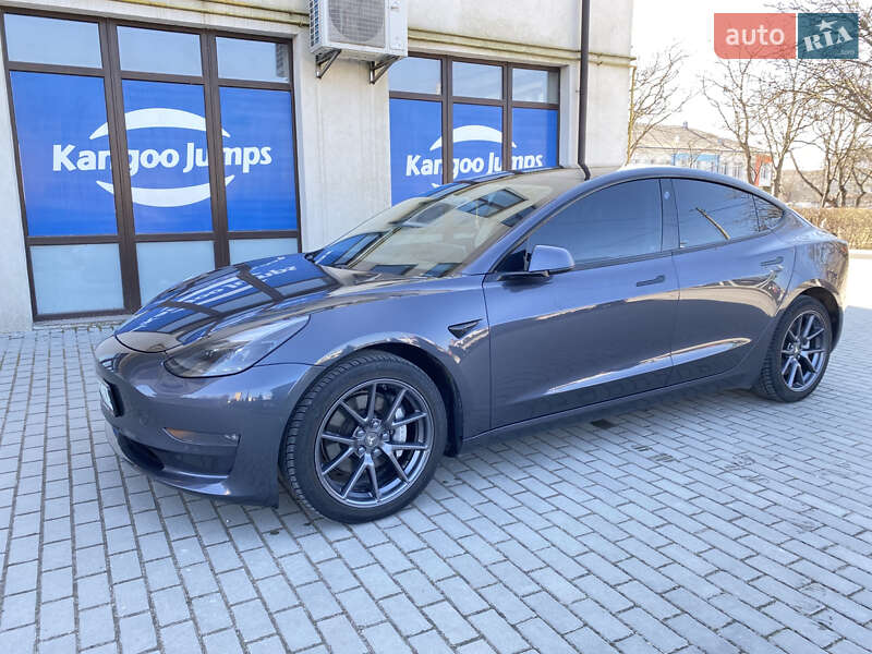 Седан Tesla Model 3 2021 в Кременце