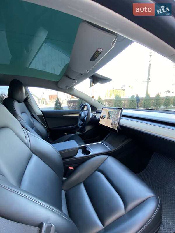 Седан Tesla Model 3 2021 в Кременце