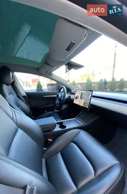 Седан Tesla Model 3 2021 в 