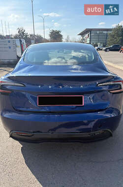 Седан Tesla Model 3 2024 в 