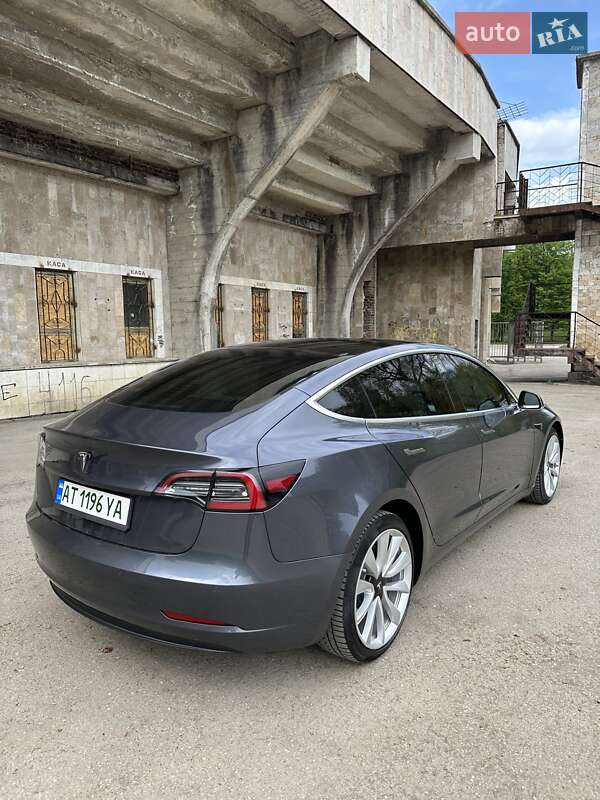 Седан Tesla Model 3 2019 в Ивано-Франковске