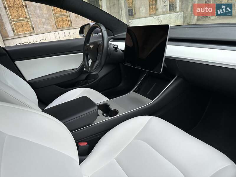 Седан Tesla Model 3 2019 в Ивано-Франковске