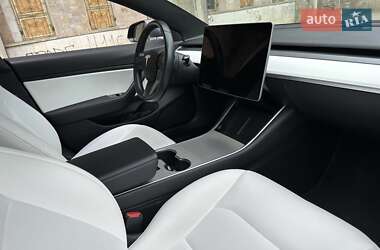 Седан Tesla Model 3 2019 в 