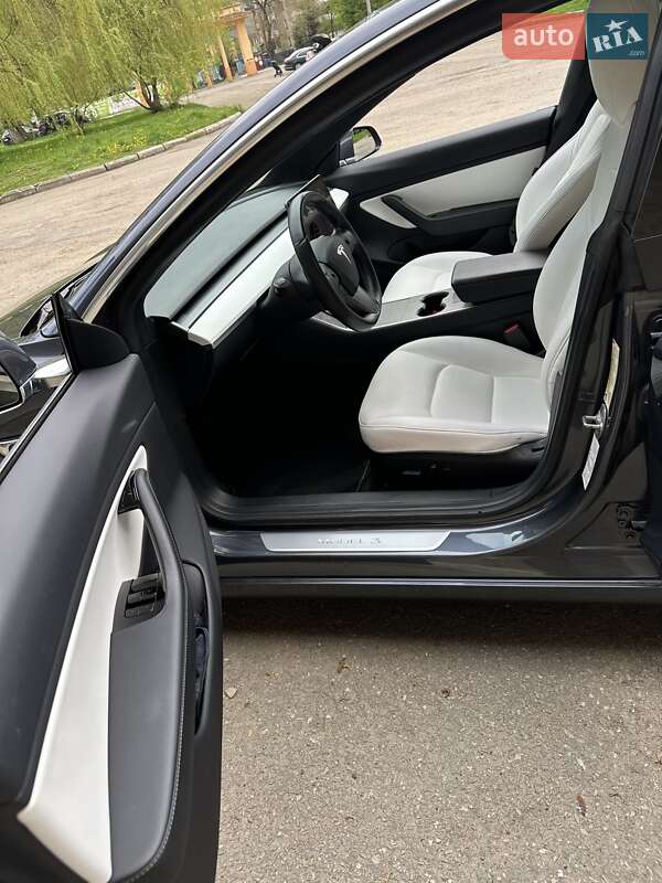 Седан Tesla Model 3 2019 в Ивано-Франковске