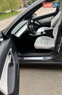 Седан Tesla Model 3 2019 в 