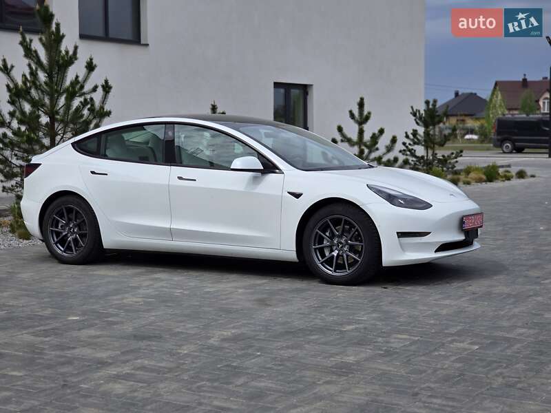 Седан Tesla Model 3 2022 в Луцьку