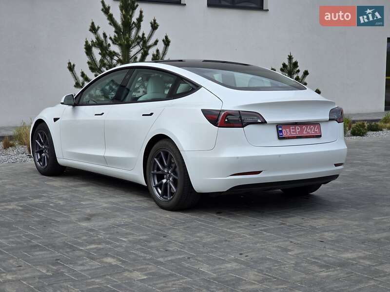 Седан Tesla Model 3 2022 в Луцьку