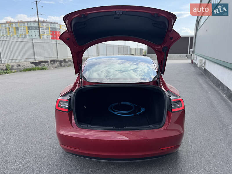 Седан Tesla Model 3 2019 в Виннице