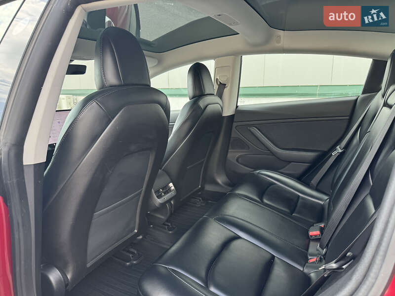 Седан Tesla Model 3 2019 в Виннице