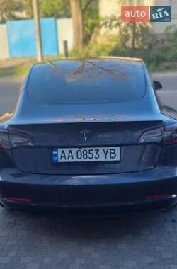 Седан Tesla Model 3 2022 в 