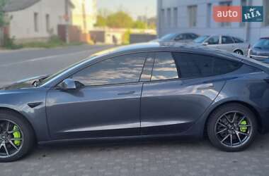 Седан Tesla Model 3 2022 в 