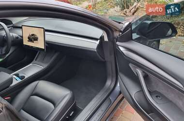 Седан Tesla Model 3 2022 в 
