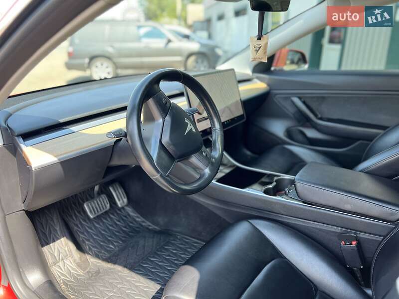 Седан Tesla Model 3 2018 в Славянске