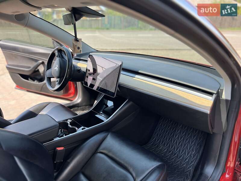 Седан Tesla Model 3 2018 в Славянске