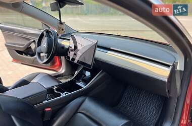 Седан Tesla Model 3 2018 в 