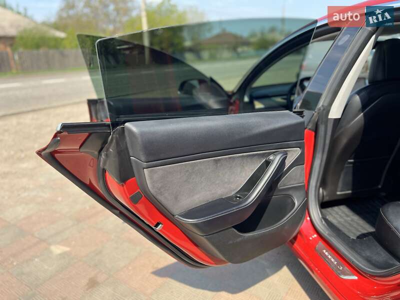 Седан Tesla Model 3 2018 в Славянске