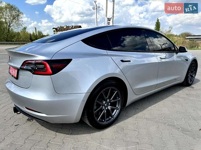 Седан Tesla Model 3 2018 в Львове