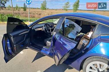 Седан Tesla Model 3 2022 в 