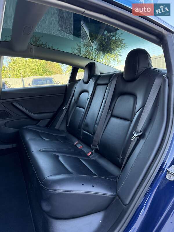 Седан Tesla Model 3 2018 в Луцке