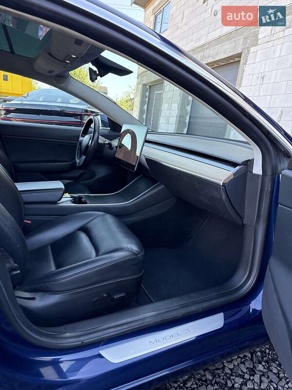 Седан Tesla Model 3 2018 в Луцке
