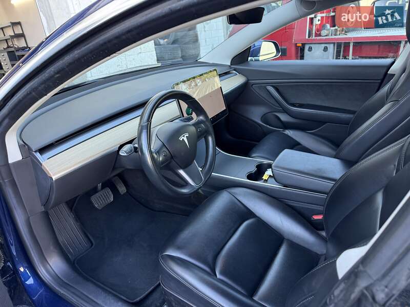 Седан Tesla Model 3 2018 в Луцке