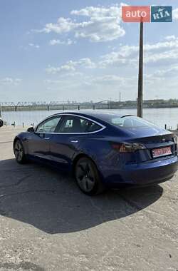 Седан Tesla Model 3 2020 в 