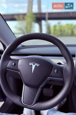 Седан Tesla Model 3 2020 в 