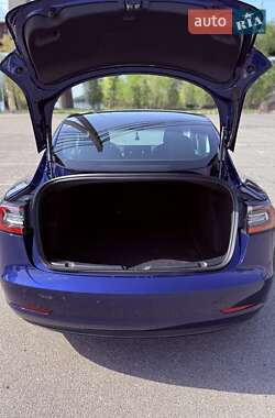 Седан Tesla Model 3 2020 в 