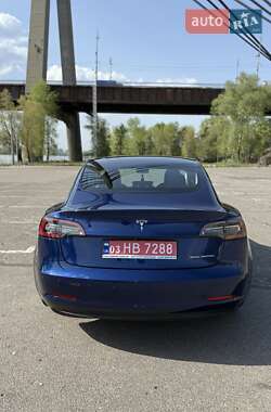 Седан Tesla Model 3 2020 в 