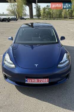 Седан Tesla Model 3 2020 в 