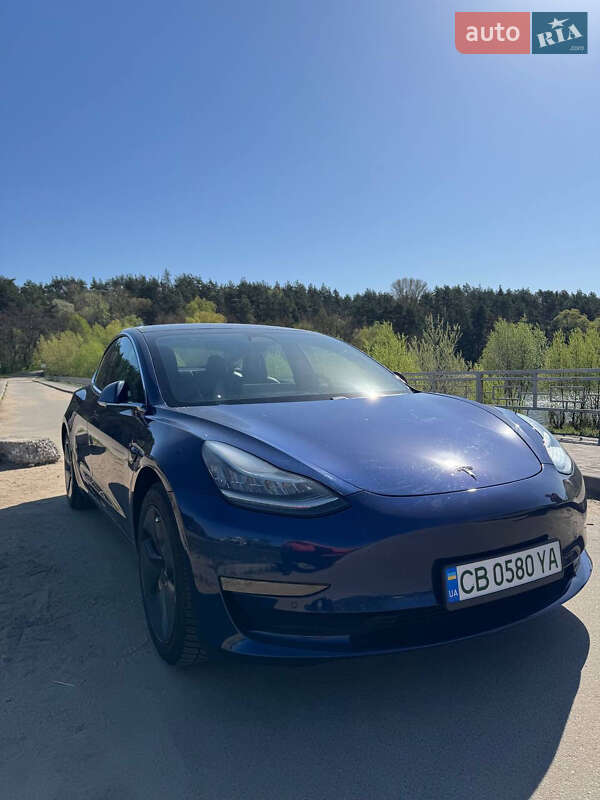 Седан Tesla Model 3 2018 в Чернигове
