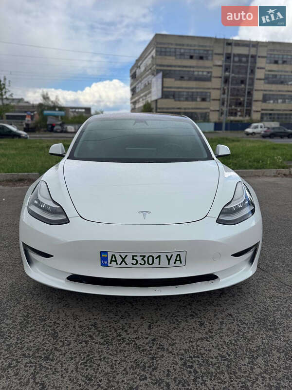 Седан Tesla Model 3 2019 в 