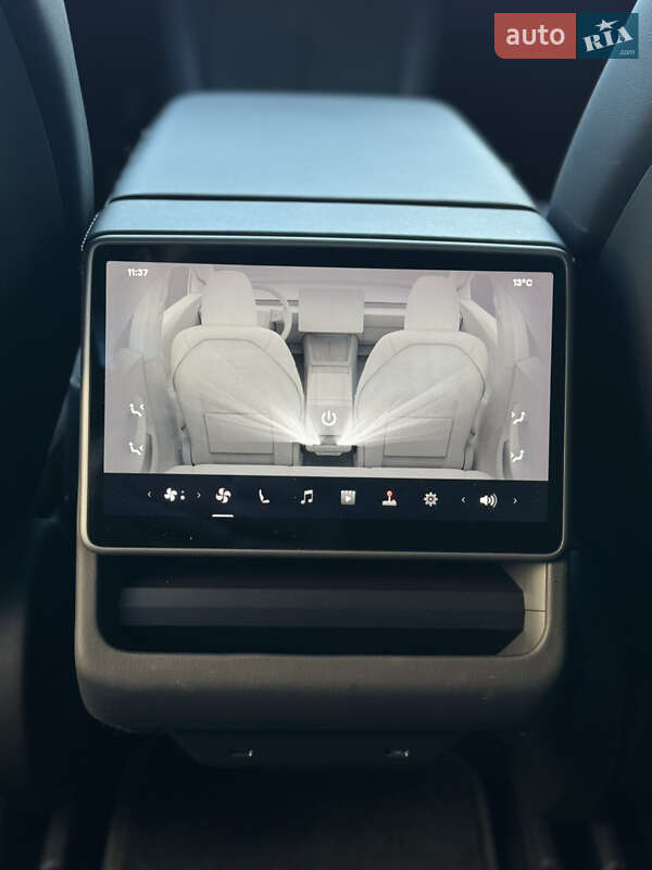 Седан Tesla Model 3 2024 в Луцьку