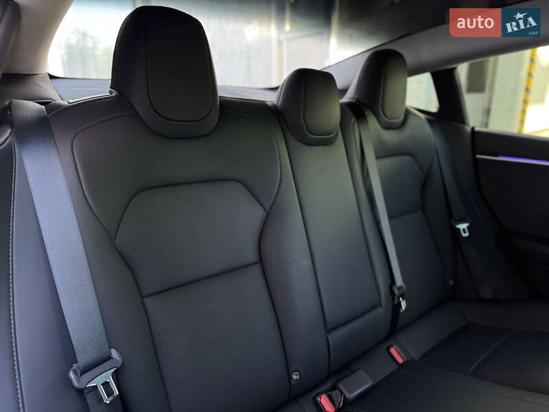 Седан Tesla Model 3 2024 в Луцьку