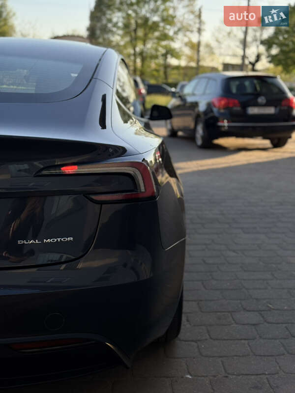 Седан Tesla Model 3 2024 в Луцьку