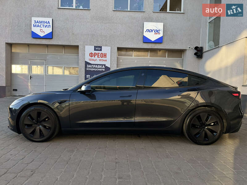 Седан Tesla Model 3 2024 в Луцьку