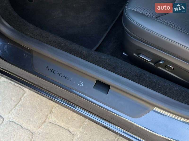 Седан Tesla Model 3 2024 в Луцьку